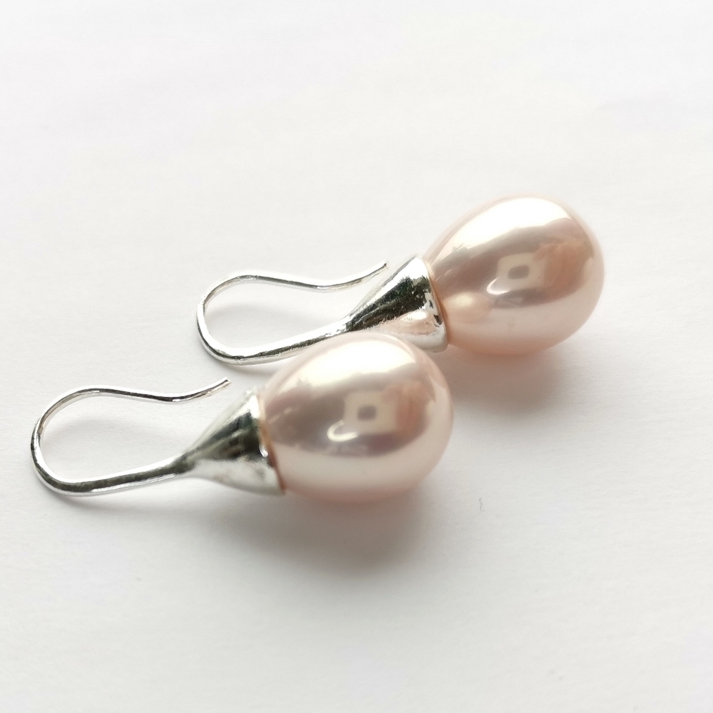 Blush Pink Pearl drop earrings in Silver NEW - Picture 2 of 5